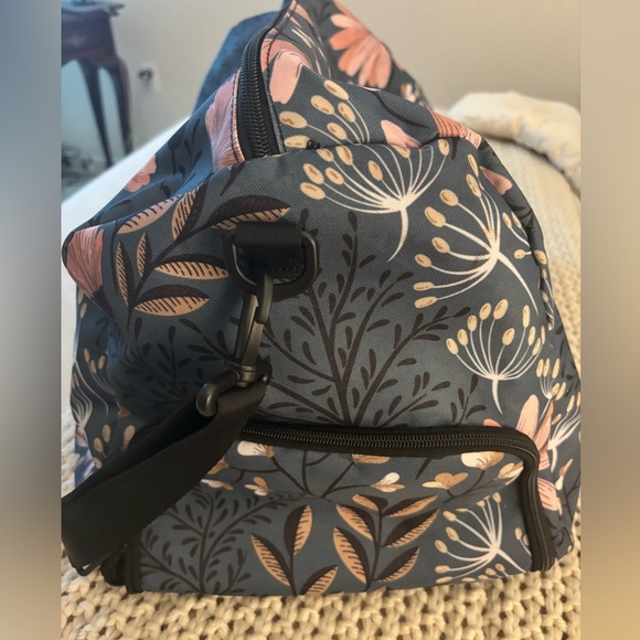 Jadyn Weekender - Picture 3 of 4